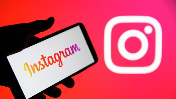 Приложение для обмена фотографиями и видеозаписями с элементами социальной сети Instagram в телефоне. - Sputnik Абхазия