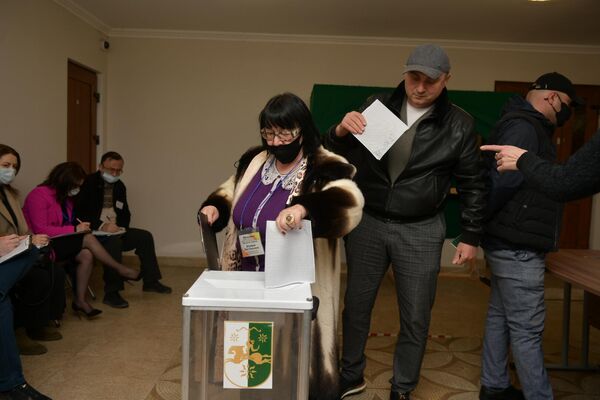 По данным ЦИК на 20:00, выборы состоялись на всех 35 округах. - Sputnik Абхазия