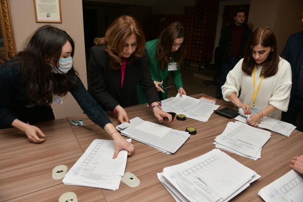 Предварительные итоги  голосования Центризбирком подведет в воскресенье 13 марта. - Sputnik Абхазия