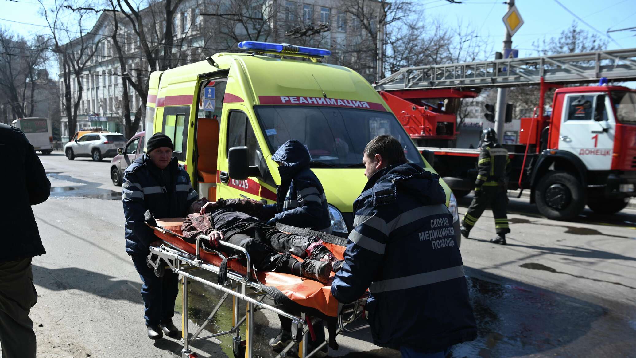 Чп киев сегодня. Эвакуация. Взрыв на вокзале в Краматорске. Эвакуация пострадавших.