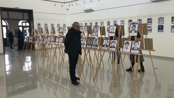 Выставка фотографий погибших  в Мартовском наступлении защитников Абхазии в Гудаутского музее имени Сергея Дбар - Sputnik Абхазия