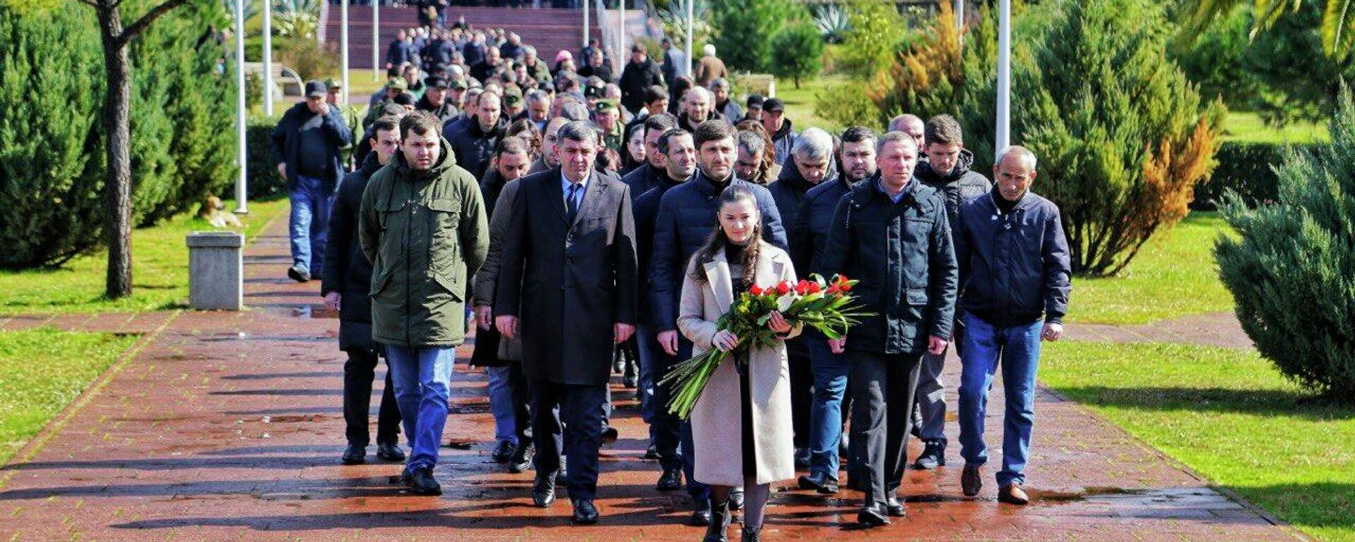 Церемония возложения цветов в честь погибших в Мартовском наступлении  - Sputnik Абхазия, 1920, 16.03.2022