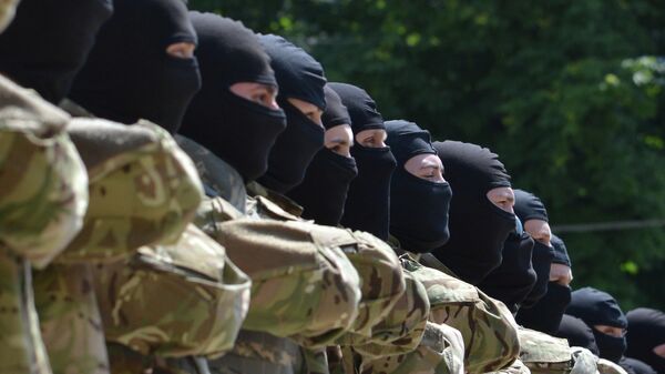 Бойцы батальона “Азов” приняли присягу в Киеве перед отправкой на Донбасс - Sputnik Абхазия