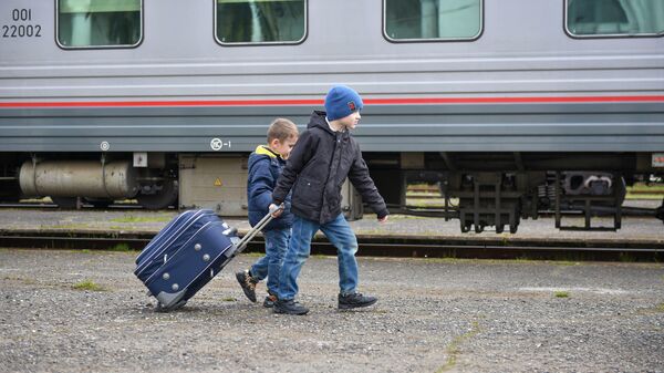 Часть беженцев отправилась из Сухума в Луганск - Sputnik Абхазия