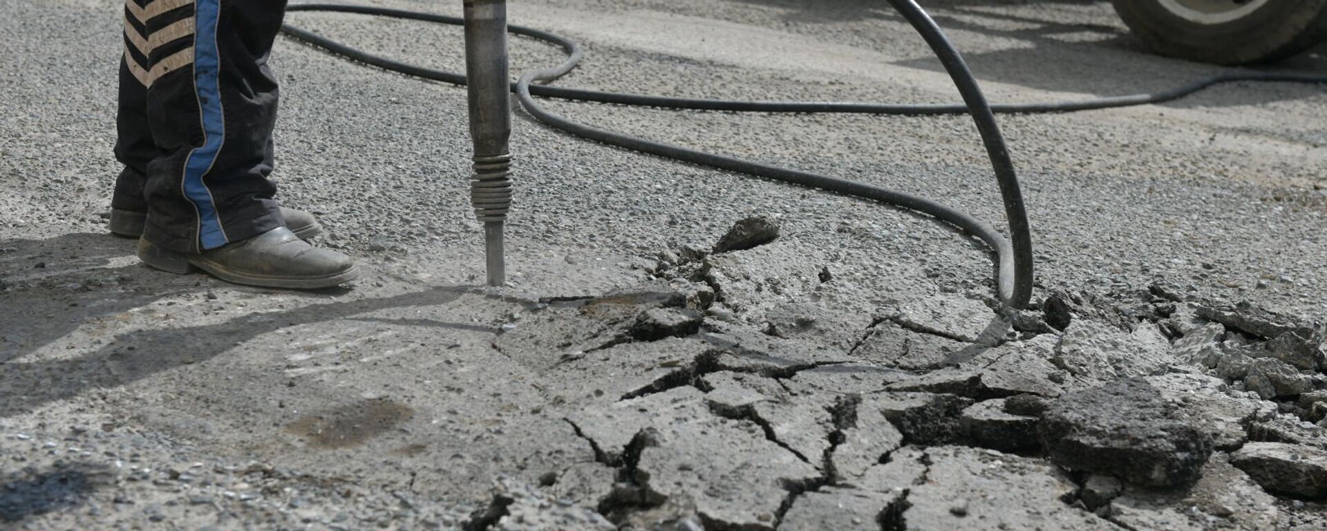 Ремонт дорожного полотна  - Sputnik Абхазия, 1920, 14.02.2026