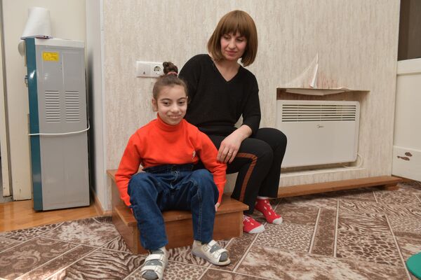 Мария Кесян с мамой - Sputnik Абхазия