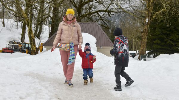 Экскурсия для беженцев из ЛНР и ДНР организованная Автолюбителями из Альфард клуба - Sputnik Аҧсны