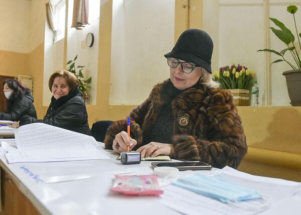 Работники избирательных комиссий. - Sputnik Абхазия