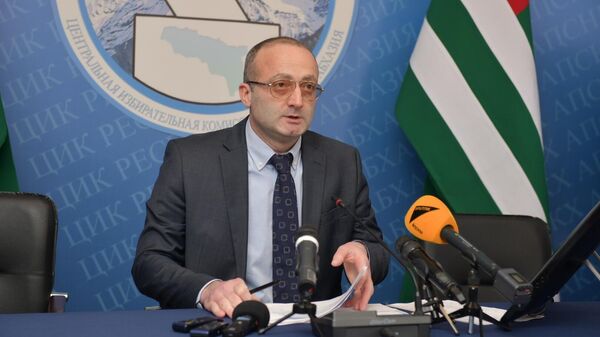 Глава ЦИК Абхазии рассказал, как проходит второй тур парламентских выборов  - Sputnik Абхазия