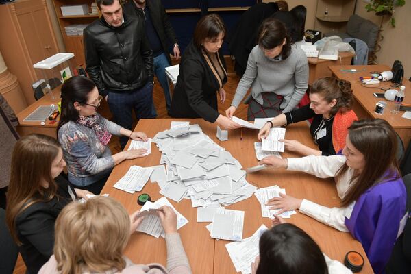 Избирательные участки закрылись в 20:00 – начался подсчет голосов. - Sputnik Абхазия