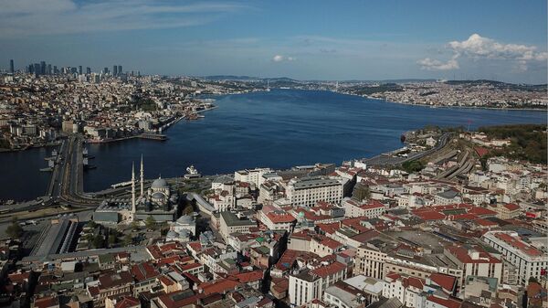 На снимке с воздуха, сделанном 2 мая 2020 года, показан общий вид пролива Босфор в Стамбуле - Sputnik Абхазия