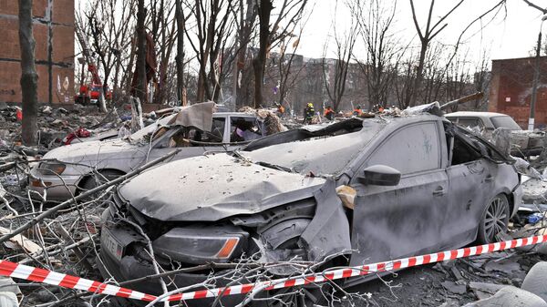 Последствия попадания снаряда ВСУ в жилой дом в Донецке - Sputnik Абхазия