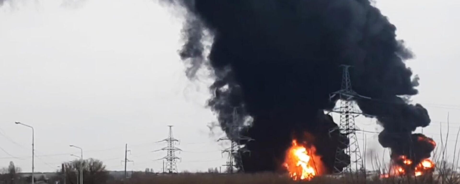 Пожар на нефтебазе в Белгородской области - Sputnik Аҧсны, 1920, 01.04.2022