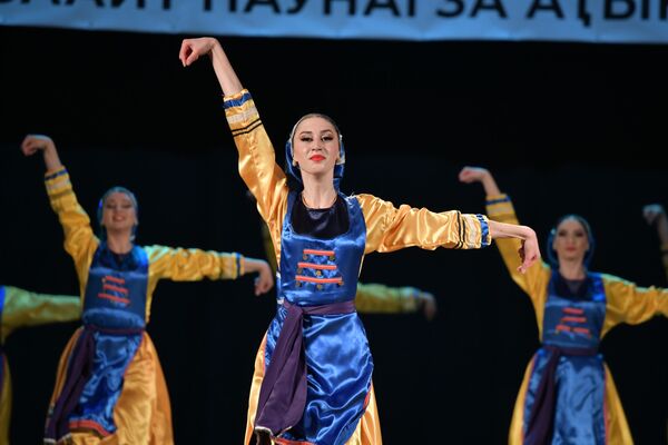 Ансамбль народного танца &quot;Кавказ&quot; дал концерт для беженцев из Донбасса - Sputnik Абхазия