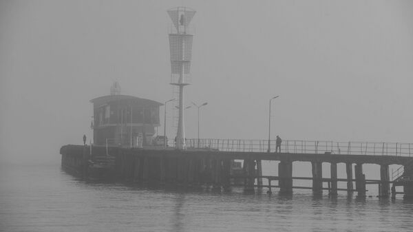 Сухум накрыл туман  - Sputnik Абхазия