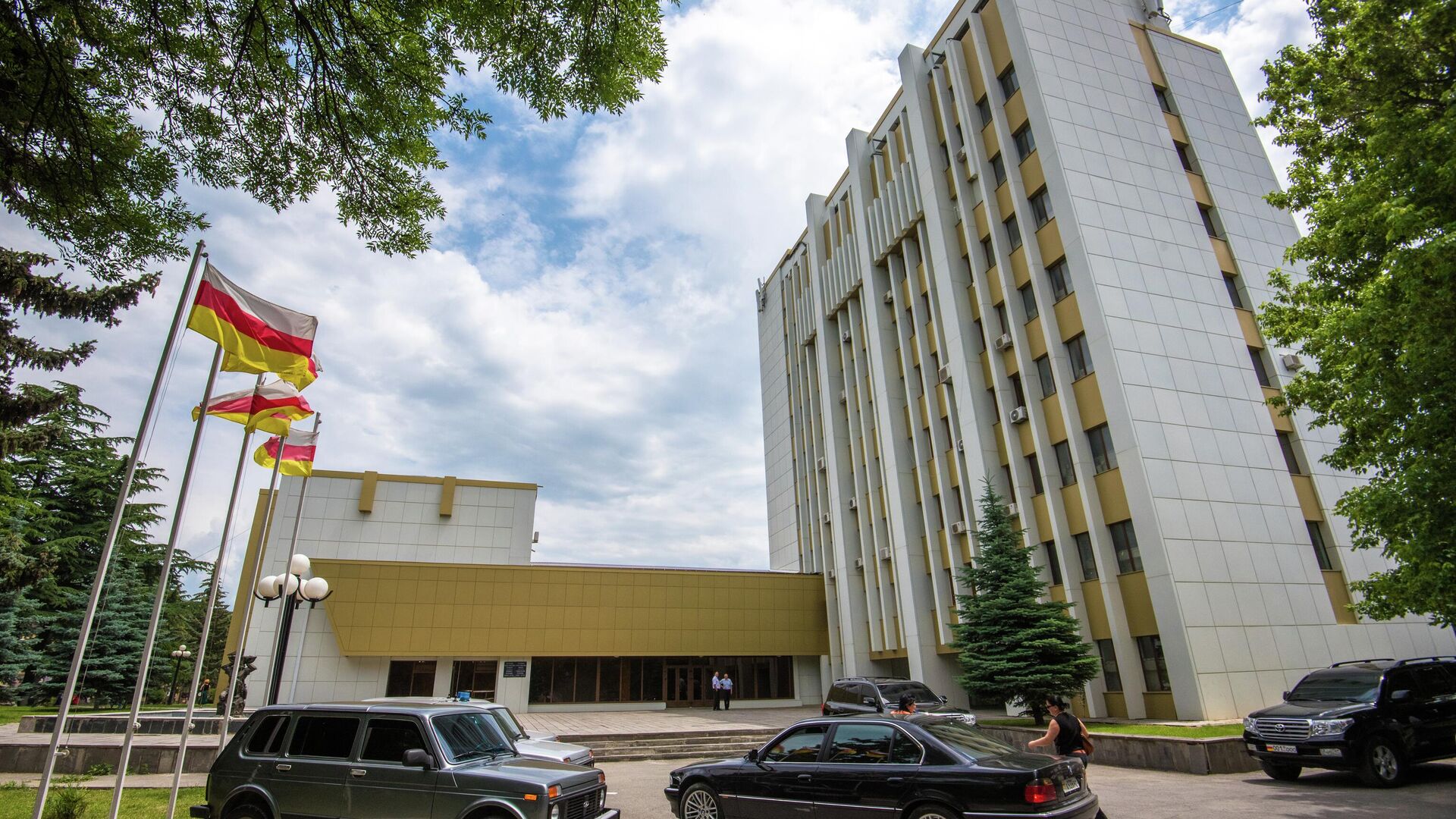 Здание администрация президента Республики Южная Осетия в Цхинвале. - Sputnik Абхазия, 1920, 09.04.2022