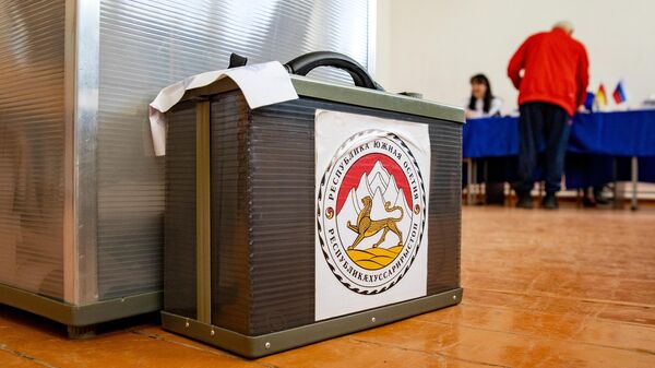 На выборах главы республики на избирательном участке №6 в Цхинвале - Sputnik Аҧсны