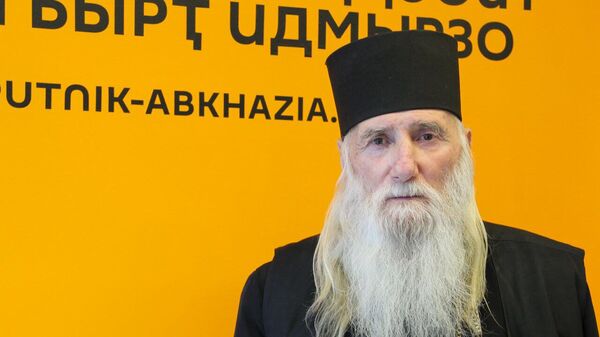 Глава Абхазской Православной Церкви Виссарион Аплиаа о смысле пасхального богослужения  - Sputnik Абхазия