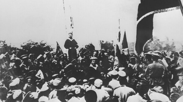 Матросы-большевики Балтийского флота призывают к борьбе за власть Советов. Архивное фото - Sputnik Абхазия
