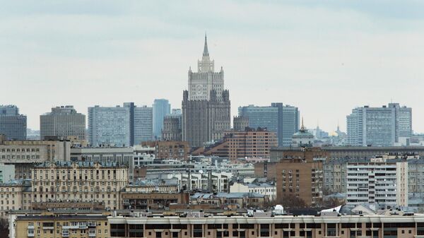 Вид на город со смотровой площадки на Воробьёвых горах в Москве. В центре: здание Министерства иностранных дел РФ - Sputnik Абхазия