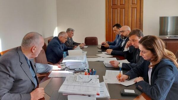 Александр Анкваб обсудил с вице-премьерами ситуацию в энергетической отрасти страны  - Sputnik Абхазия