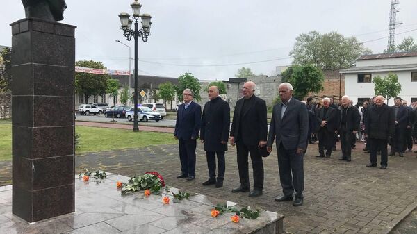 Память абхазского политического деятеля Нестора Лакоба почтили в Гудауте - Sputnik Абхазия