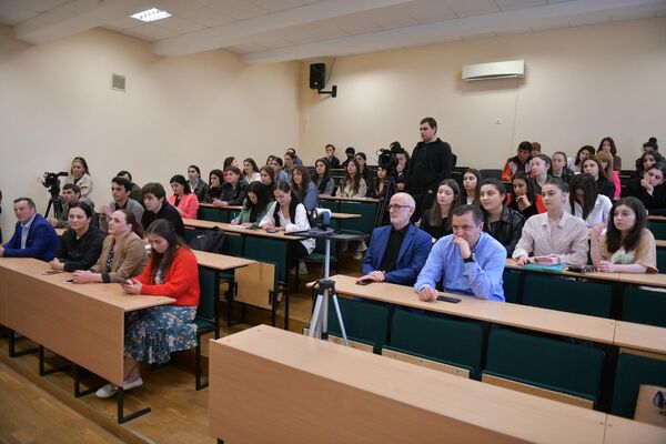 Встреча Сергея Пускепалиса со студентами в АГУ - Sputnik Абхазия