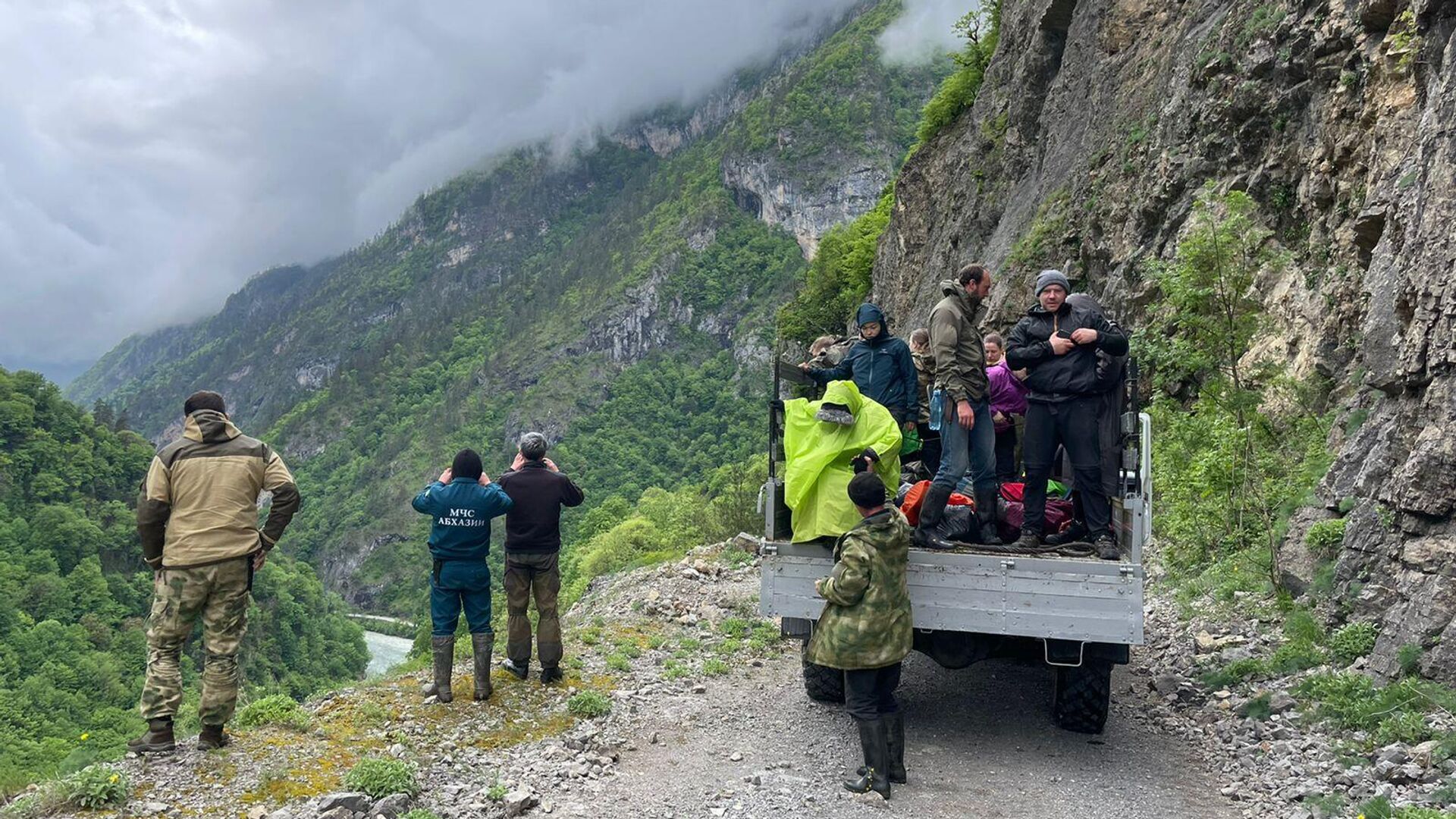 Спасатели МЧС получили сигнал о помощи от туриста, путешествующего в горах Абхазии - Sputnik Абхазия, 1920, 08.05.2022
