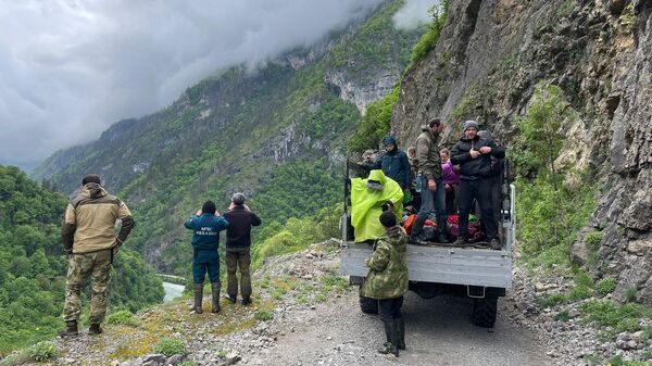 Спасатели МЧС получили сигнал о помощи от туриста, путешествующего в горах Абхазии - Sputnik Абхазия