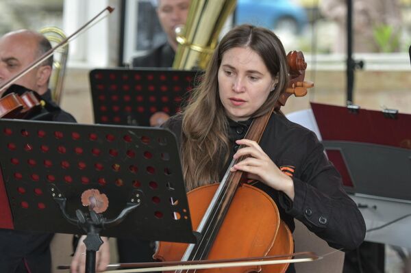 Музыка Победы: камерный оркестр Абхазии провел концерт в преддверии 9 Мая - Sputnik Абхазия