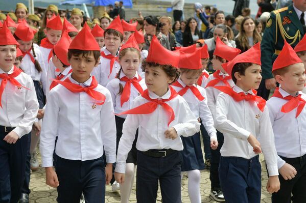 Это учащиеся столичных школ. - Sputnik Абхазия