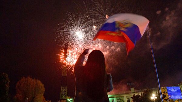 Праздничный салют в Донецке и Луганске - Sputnik Абхазия