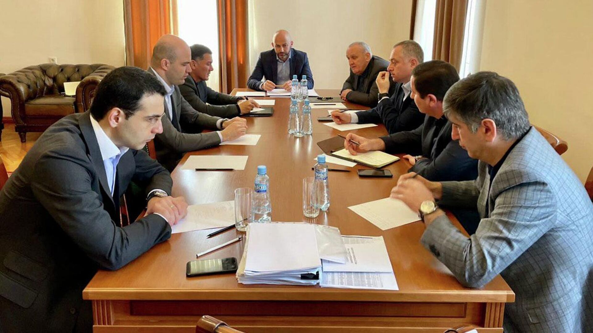 Вице-президент Бадра Гунба провел  заседание рабочей группы  - Sputnik Абхазия, 1920, 12.05.2022