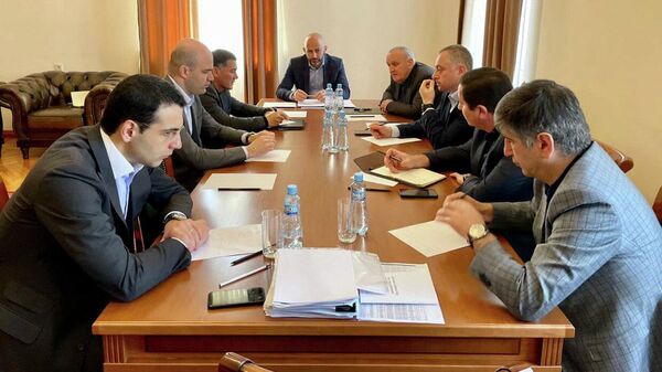 Вице-президент Бадра Гунба провел  заседание рабочей группы  - Sputnik Абхазия