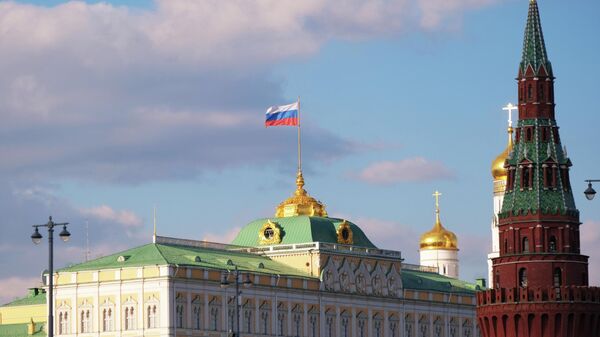 Большой Кремлевский дворец и Водовзводная башня Московского Кремля - Sputnik Абхазия