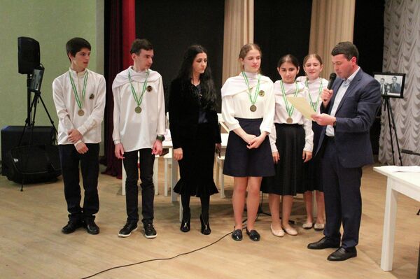 Сухумские школьники приняли участие в викторине имени Владислава Ардзинба - Sputnik Абхазия