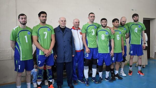 Аслан Бжания посетил открытие турнира памяти заслуженного тренера СССР Роберта Диленяна - Sputnik Абхазия