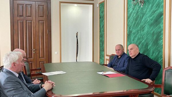 Президент Абхазии  Аслан Бжания провел переговоры с председателем комитета Государственной Думы РФ  - Sputnik Аҧсны