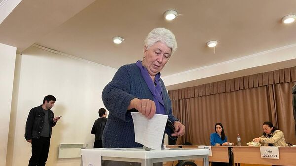 Голосование на повторных выборах депутата. - Sputnik Абхазия
