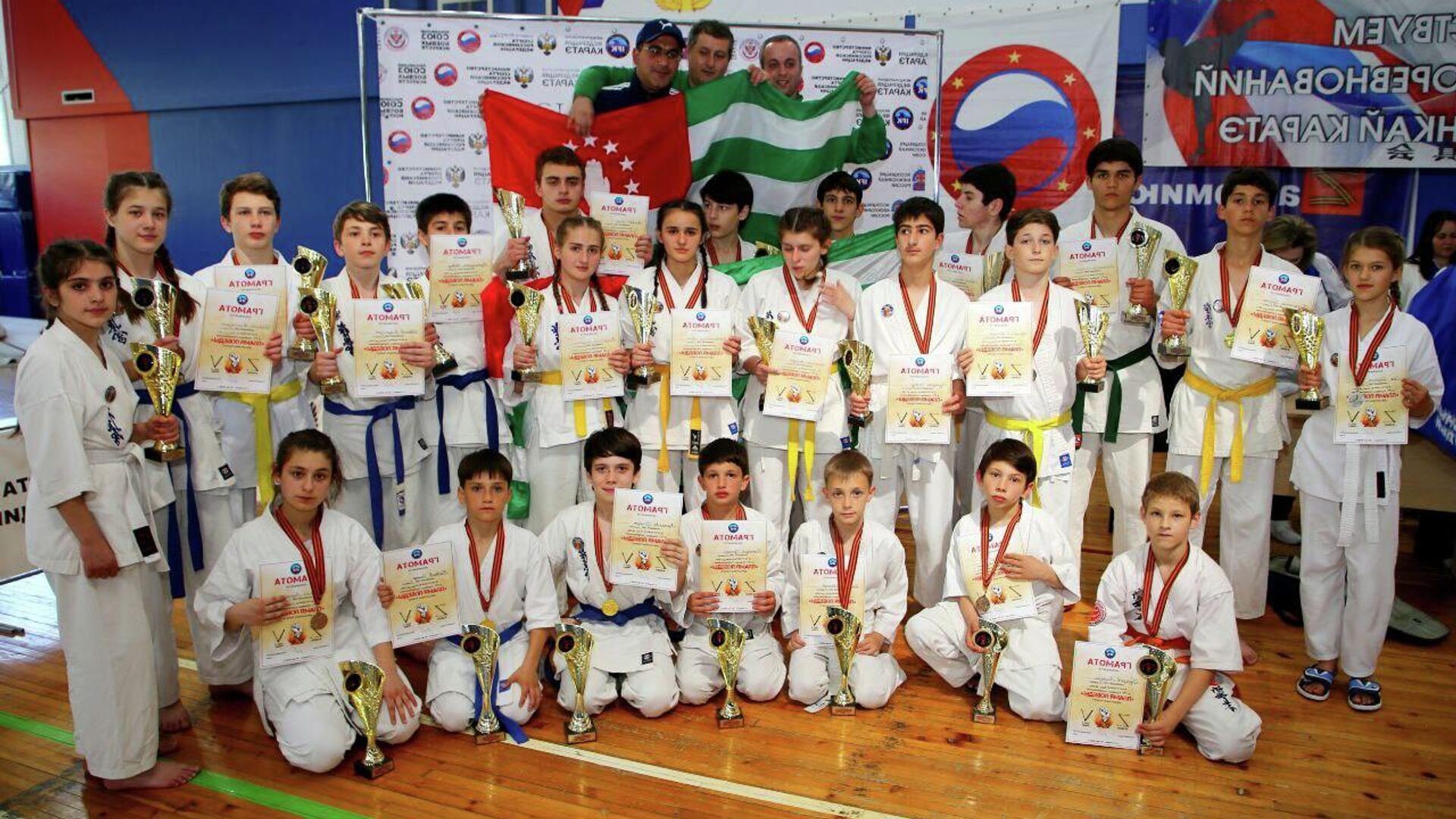 Одиннадцать первых мест заняли абхазские спортсмены на соревнованиях по каратэ кекусинкай в Геленджике  - Sputnik Абхазия, 1920, 16.05.2022