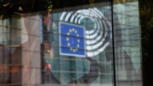 Логотип Евросоюза на здании штаб-квартиры Европейского парламента в Брюсселе - Sputnik Аҧсны