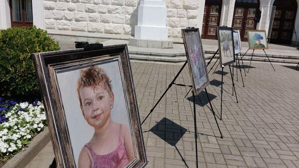 На набережной Сухума открылась выставка картин репатриантов в честь памяти жертв Кавказской войны - Sputnik Абхазия