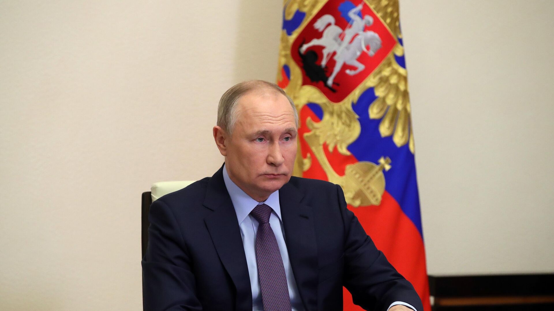 Президент РФ В. Путин провел совещание о текущей ситуации в нефтегазовом секторе - Sputnik Аҧсны, 1920, 05.06.2022