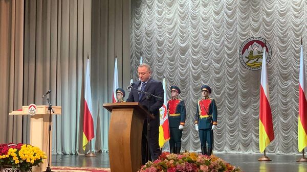 Вице-президент Абхазии Бадра Гунба принимает участие в инаугурации избранного президента Республики Южная Осетия Алана Гаглоева - Sputnik Абхазия
