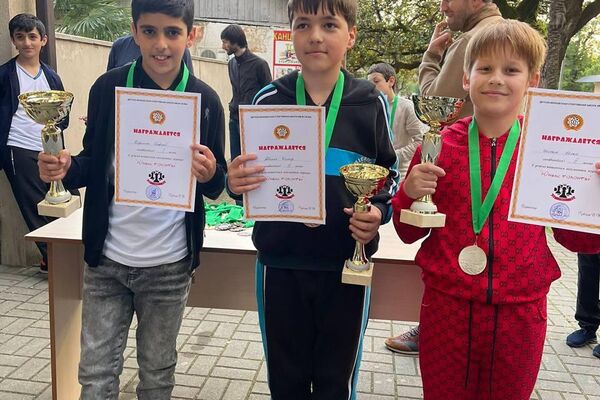 Победители шахматного турнира в Гудауте смогут сразиться с Анатолием Карповым  - Sputnik Абхазия