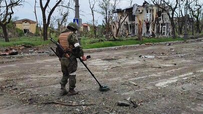 Работа сапёрных подразделений на заводе "Азовсталь"