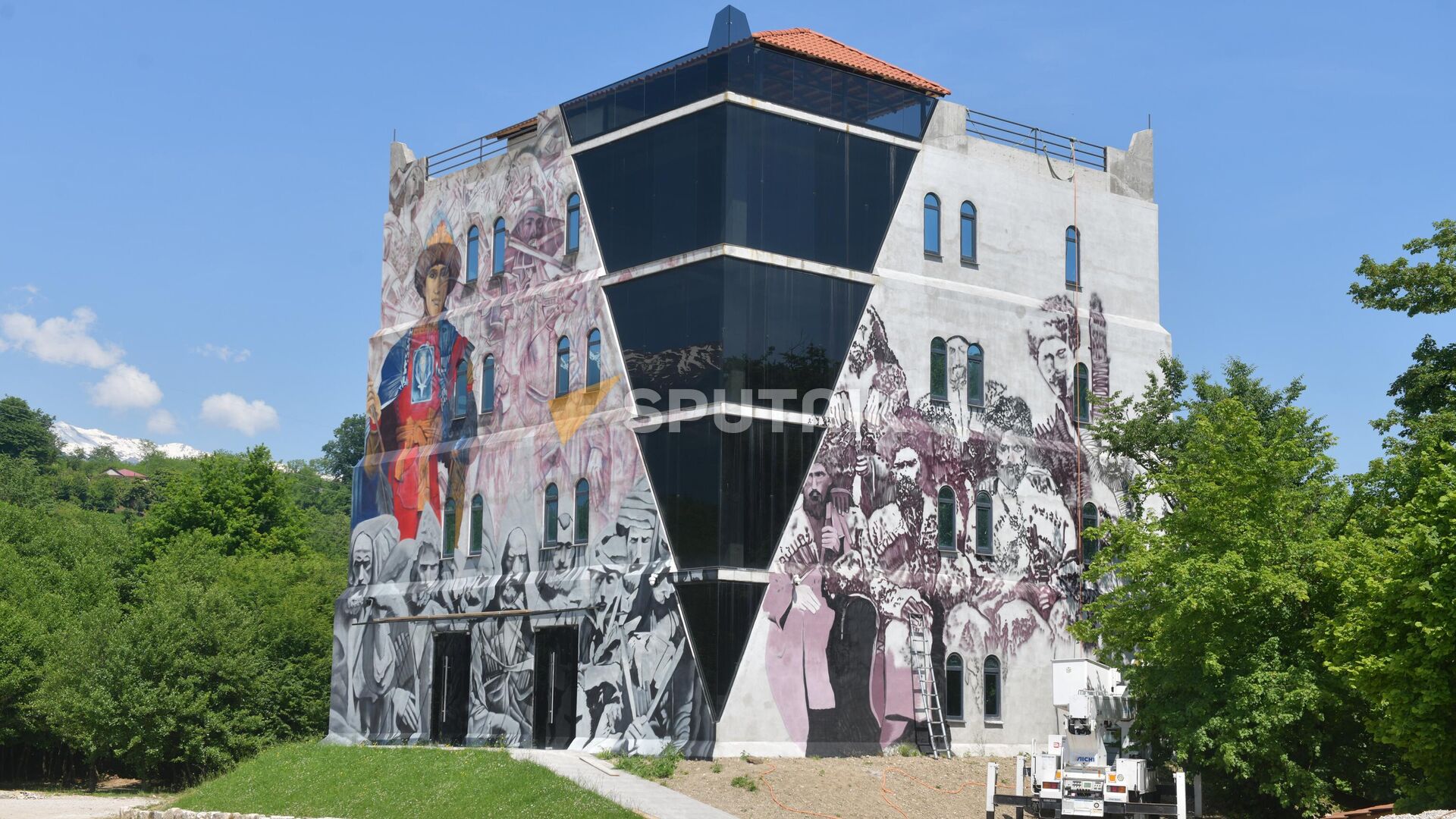 Оформление башенной стены историческими мотивами в этнографическом музее  - Sputnik Абхазия, 1920, 06.06.2022