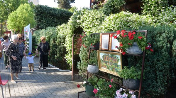 Цветущий сад: выставка по озеленению городской среды в Сухуме - Sputnik Абхазия