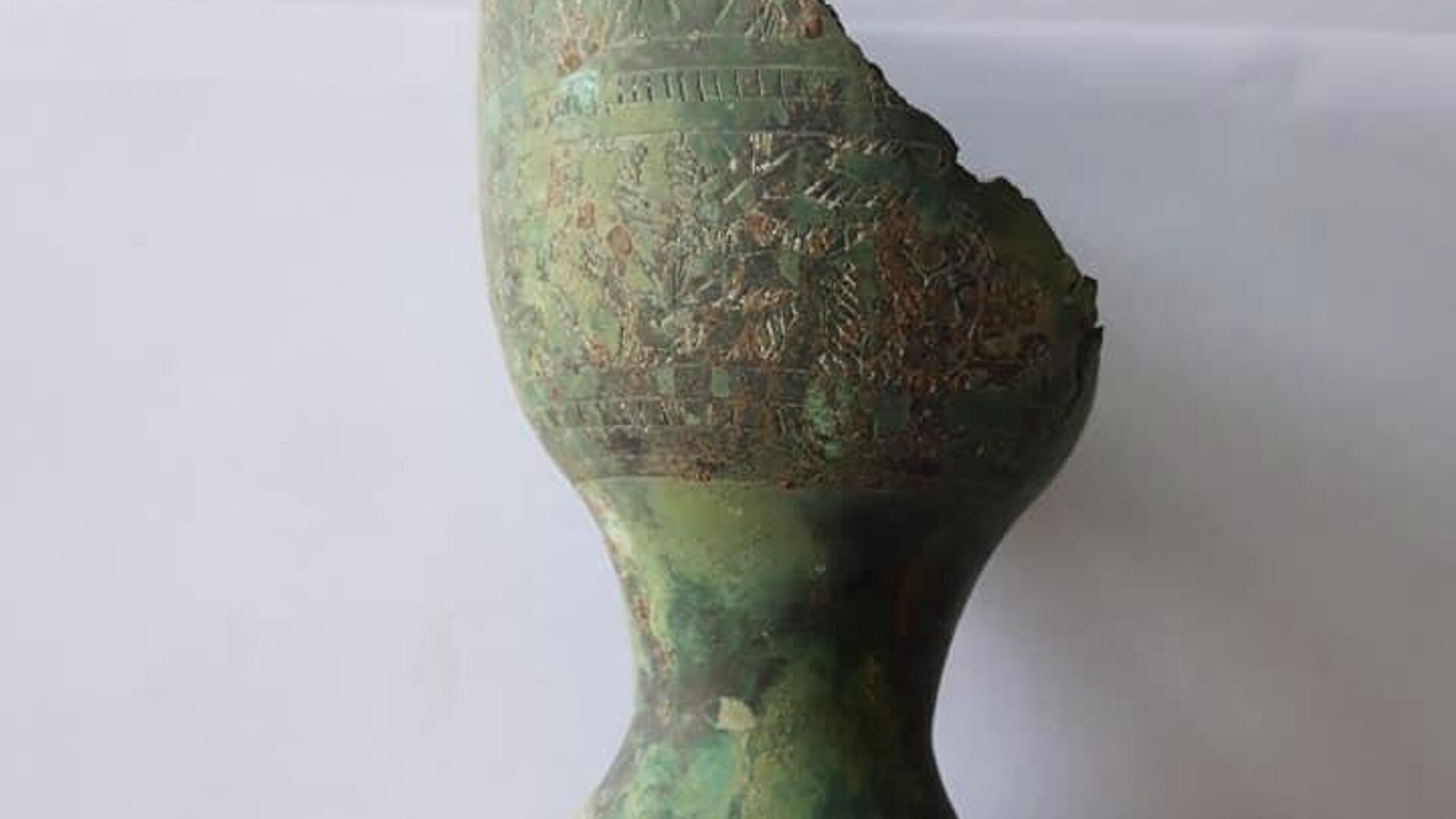 Орнаментированный бронзовый кубок найденный в селе Моква  - Sputnik Абхазия, 1920, 13.06.2022