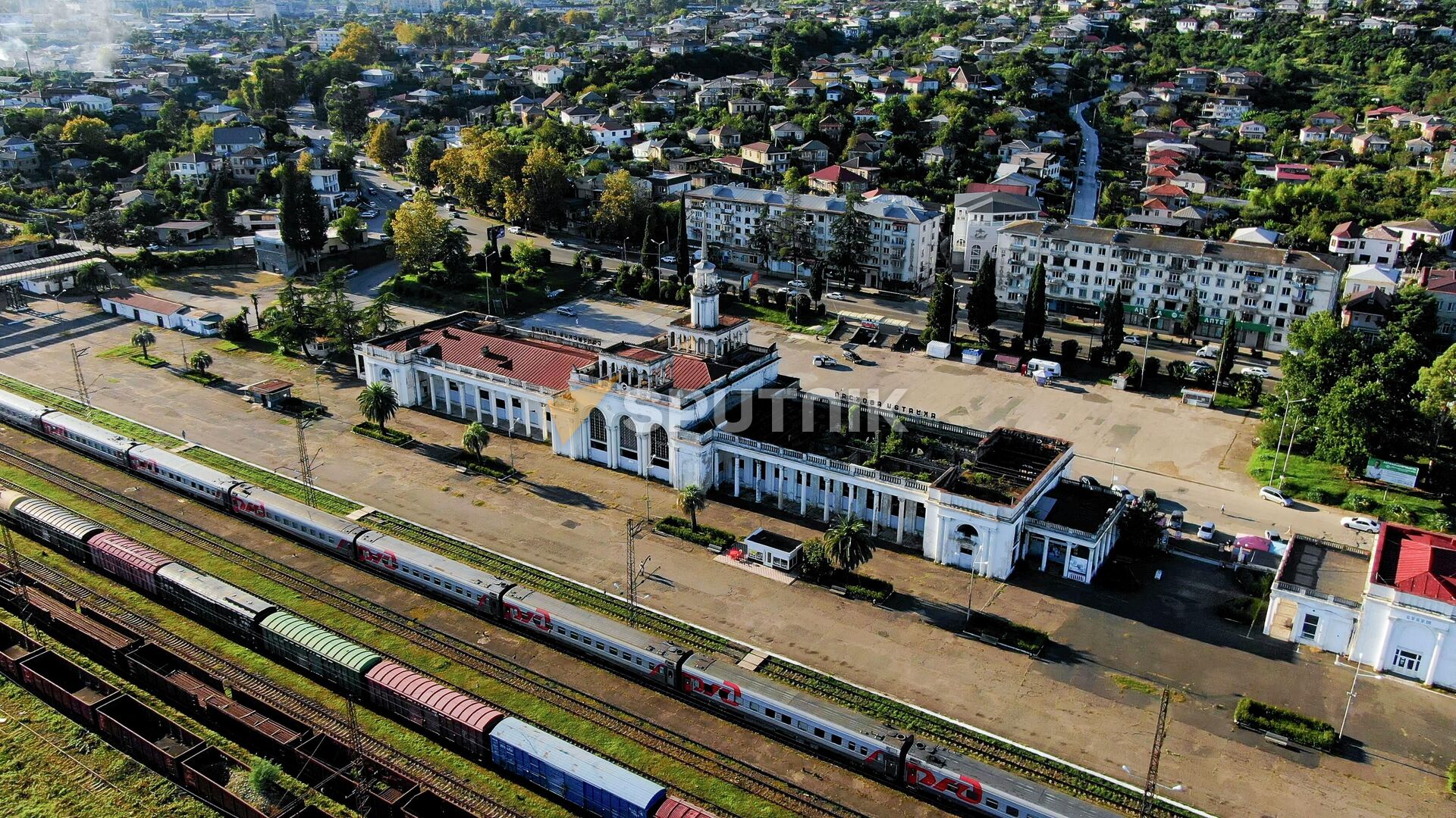 Сухумский железнодорожный вокзал  - Sputnik Абхазия, 1920, 09.08.2023